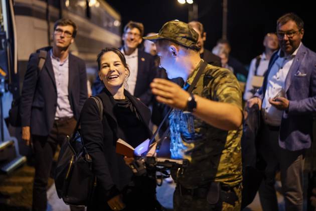 Bilder des Jahres 2023, News 09 September News Themen der Woche KW36 News Bilder des Tages Annalena Baerbock (Buendnis 90 Die Gruenen), Bundesaussenministerin erreicht den Bahnhof Medyka Polen um dort den Nachtzug nach Kiew zu nehmen, aufgenommen im Rahmen des Besuchs der Bundesauâˆöüenministerin in der Ukraine am 11.09.2023 Medyka Polen Copyright: xDominikxButzmannx
