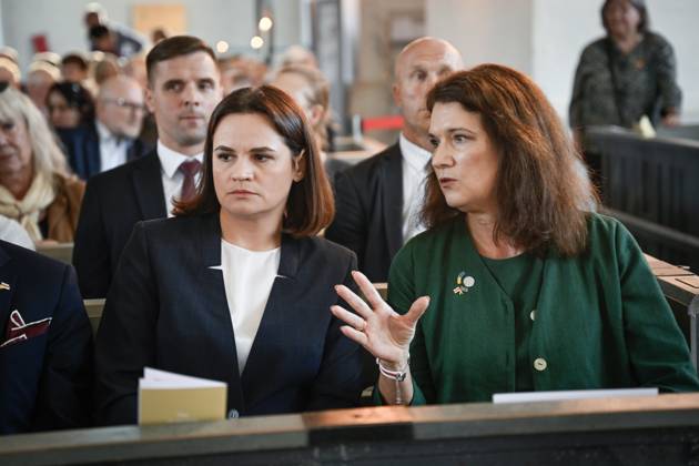 STOCKOHLM 20230911 Belarusian opposition leader and former presidential candidate Svetlana Tichanovskaya with former Foreign Minister Ann Linde before receiving the Anna Lindh Prize at a memorial ceremony in Katarina Church 20 years after Anna Lindhs passing Stockholm Sweden x10080x  Copyright: xFredrikxSandberg TTx ANNA LIND-PRISET 2023 TTABB0000000000212970