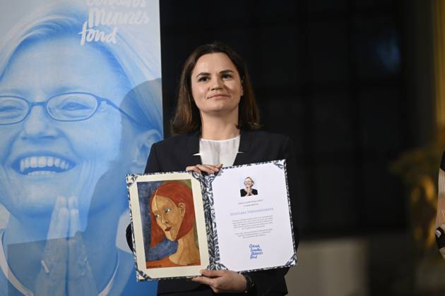 STOCKOHLM 20230911 The Anna Lindh Prize is awarded to Belarusian opposition leader and former presidential candidate Svetlana Tikhanovskaya at a memorial ceremony in Katarina Church 20 years after Anna Lindhs passing Stockholm Sweden x10080x  Copyright: xFredrikxSandberg TTx ANNA LIND-PRISET 2023 TTABB0000000000212991