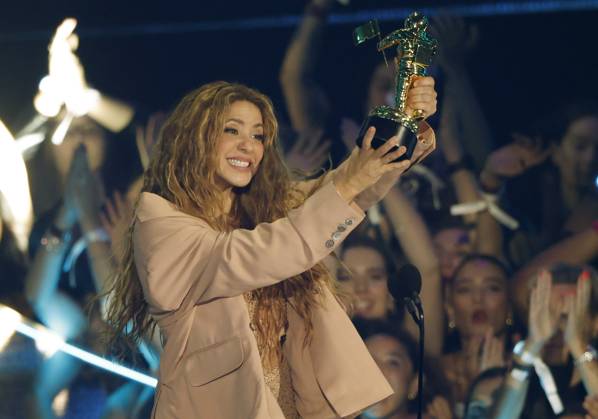 Shakira accepts the Video Vanguard award during the 2023 MTV Video Music Awards VMA s at the Prudential Center in Newark, New Jersey, on Tuesday, September 12, 2023.  NYP20230912214 JOHNxANGELILLO