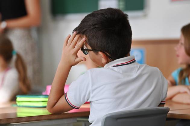 Schulunterricht an einer Grundschule in Bayern am ersten Schultag nach den Sommerferien am 12.09.2023. Schueler und Schuelerinnen der Klasse 2c waehrend dem Unterricht, aufmerksam,konzentriert,Konzentration,