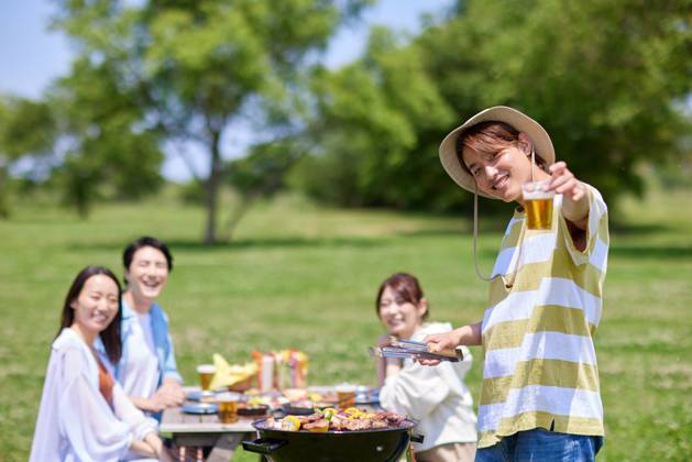 Japanese people having barbecue at city park AFLO219185117 , 219185117.jpg, ,model released, Symbolfoto