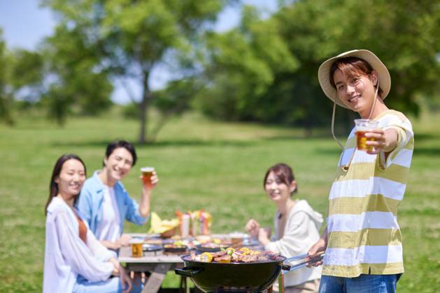 Japanese people having barbecue at city park AFLO219185118 , 219185118.jpg, ,model released, Symbolfoto