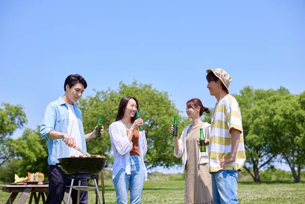 Japanese people having barbecue at city park AFLO219185126 , 219185126.jpg, ,model released, Symbolfoto