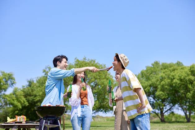 Japanese people having barbecue at city park AFLO219185127 , 219185127.jpg, ,model released, Symbolfoto