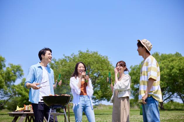 Japanese people having barbecue at city park AFLO219185128 , 219185128.jpg, ,model released, Symbolfoto