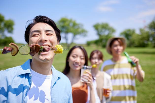 Japanese people having barbecue at city park AFLO219185140 , 219185140.jpg, ,model released, Symbolfoto