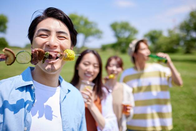 Japanese people having barbecue at city park AFLO219185141 , 219185141.jpg, ,model released, Symbolfoto