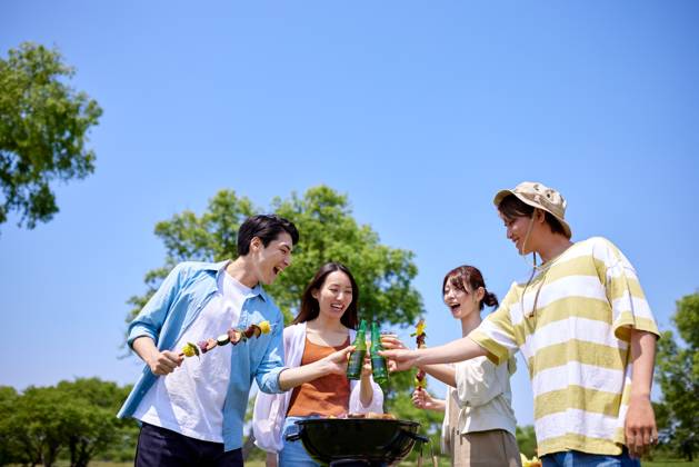 Japanese people having barbecue at city park AFLO219185144 , 219185144.jpg, ,model released, Symbolfoto