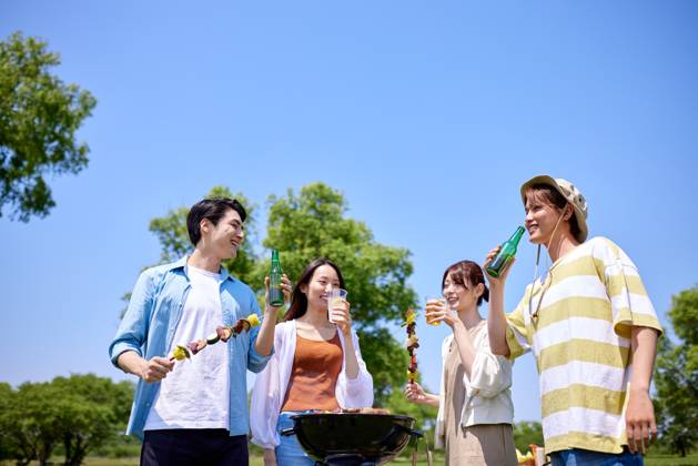 Japanese people having barbecue at city park AFLO219185145 , 219185145.jpg, ,model released, Symbolfoto