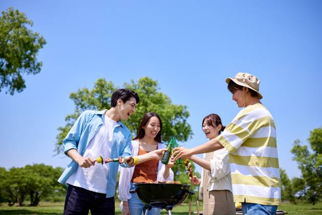 Japanese people having barbecue at city park AFLO219185146 , 219185146.jpg, ,model released, Symbolfoto