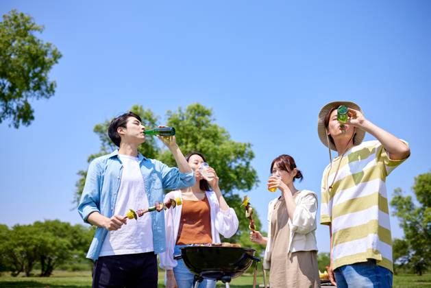 Japanese people having barbecue at city park AFLO219185147 , 219185147.jpg, ,model released, Symbolfoto