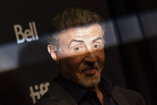 Entertainment Themen der Woche KW37 Entertainment Bilder des Tages September 15, 2023, Toronto, ON, CANADA: Sylvester Stallone poses for a photograph ahead of a talk with the actor at the Toronto International Film Festival in Toronto, Friday, Sept. 15, 2023. Toronto CANADA  - ZUMAc35_ 20230915_zaf_c35_053 Copyright: xAndrewxLahodynskyjx