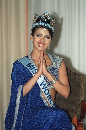 MISS WORLD 2000 (Priyanka Chopra - Miss India) COMPULSORY CREDIT: UPPA Photoshot Photo URH 017924 A-19 01.12.2000 MISS WORLD 2000 (Priyanka Chopra - Miss India), Credit: uppa.co.uk Avalon United Kingdom Copyright: x xuppa.co.ukx xAvalonx 0775376834