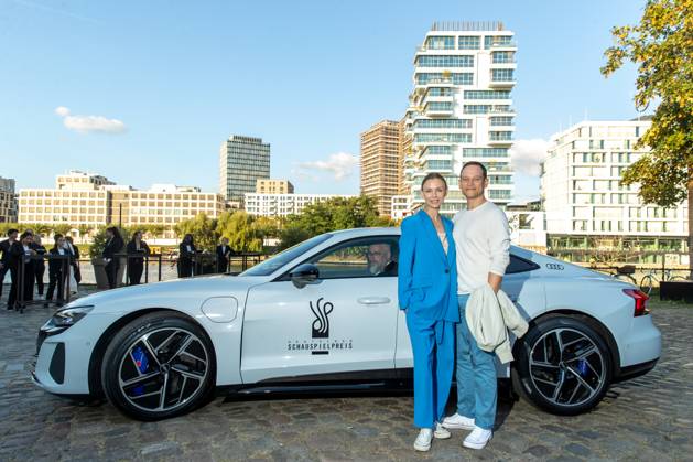 Award - Deutscher Schauspielpreis 2023 Vinzenz Kiefer mit Ehefrau Masha Tokareva bei der Verleihung Deutscher Schauspielpreis 2023 im Spindler und Klatt am 15.09.2023 in Berlin. Copyright: xEventpressxKochanx