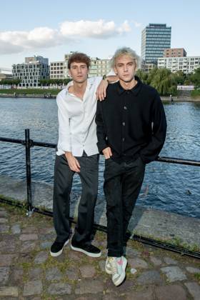Award - Deutscher Schauspielpreis 2023 Oscar Belton und Emil Belton bei der Verleihung Deutscher Schauspielpreis 2023 im Spindler und Klatt am 15.09.2023 in Berlin. Copyright: xEventpressxKochanx