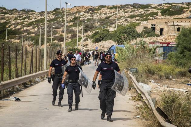 migrant emergency, the situation in the hotspot on the fifth day after the disembarkation of around 6000 people, Lampedusa, 16 Sept 2023 migrant emergency, the situation in the hotspot on the fifth day after the disembarkation of around 6000 people, Lampedusa, 16 Sept 2023, Credit:Alessandro Serranò Avalon Italy, Lampedusa Copyright: xAlessandroxSerranòx xAvalonx 0805738687
