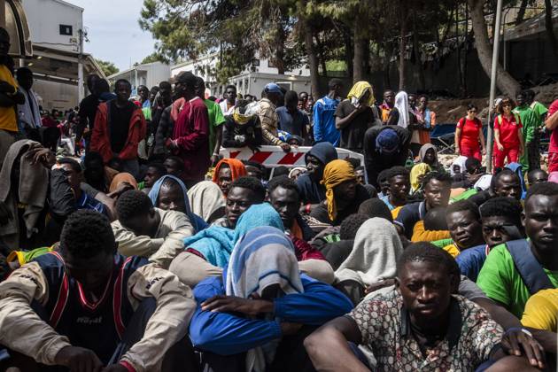 migrant emergency, the situation in the hotspot on the fifth day after the disembarkation of around 6000 people, Lampedusa, 16 Sept 2023 migrant emergency, the situation in the hotspot on the fifth day after the disembarkation of around 6000 people, Lampedusa, 16 Sept 2023, Credit:Alessandro Serranò Avalon Italy, Lampedusa Copyright: xAlessandroxSerranòx xAvalonx 0805738744