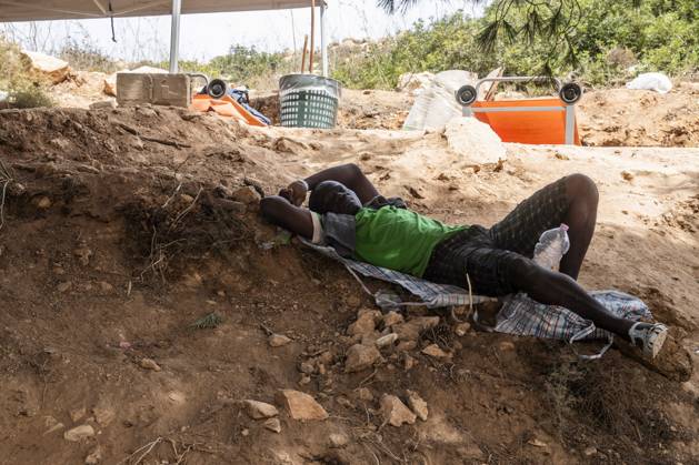 migrant emergency, the situation in the hotspot on the fifth day after the disembarkation of around 6000 people, Lampedusa, 16 Sept 2023 migrant emergency, the situation in the hotspot on the fifth day after the disembarkation of around 6000 people, Lampedusa, 16 Sept 2023, Credit:Alessandro Serranò Avalon Italy, Lampedusa Copyright: xAlessandroxSerranòx xAvalonx 0805738768