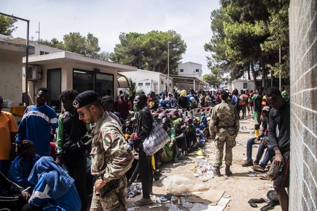 migrant emergency, the situation in the hotspot on the fifth day after the disembarkation of around 6000 people, Lampedusa, 16 Sept 2023 migrant emergency, the situation in the hotspot on the fifth day after the disembarkation of around 6000 people, Lampedusa, 16 Sept 2023, Credit:Alessandro Serranò Avalon Italy, Lampedusa Copyright: xAlessandroxSerranòx xAvalonx 0805738789