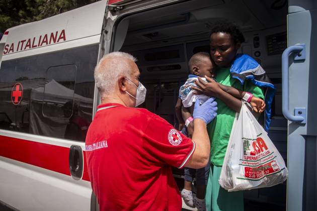 migrant emergency, the situation in the hotspot on the fifth day after the disembarkation of around 6000 people, Lampedusa, 16 Sept 2023 migrant emergency, the situation in the hotspot on the fifth day after the disembarkation of around 6000 people, Lampedusa, 16 Sept 2023, Credit:Alessandro Serranò Avalon Italy, Lampedusa Copyright: xAlessandroxSerranòx xAvalonx 0805738895