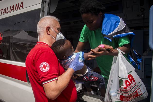 migrant emergency, the situation in the hotspot on the fifth day after the disembarkation of around 6000 people, Lampedusa, 16 Sept 2023 migrant emergency, the situation in the hotspot on the fifth day after the disembarkation of around 6000 people, Lampedusa, 16 Sept 2023, Credit:Alessandro Serranò Avalon Italy, Lampedusa Copyright: xAlessandroxSerranòx xAvalonx 0805738907