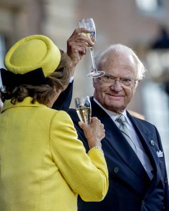 Bilder des Jahres 2023, Entertainment 09 September Entertainment Themen der Woche KW37 Entertaintment Bilder des Tages 16-09-2023 Stockholm Swedish royals at the jubilee concert on Norrbro in Stockholm, Sweden. King Carl Gustaf, Queen Silvia Â  Copyright: xPPEx