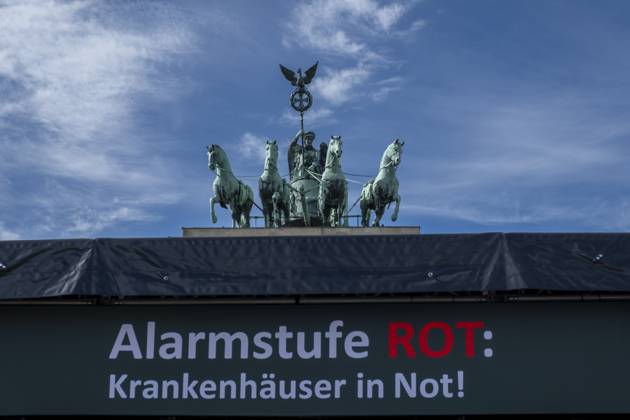 Bilder des Jahres 2023, News 09 September News Themen der Woche KW38 News Bilder des Tages AlarmstufeRot Deutschland, Berlin, 20.09.2023, Alarmstufe Rot, deutschlandweiter Protesttag. Kundgebung. DKG Deutsche Krankenhausgesellschaft e.V. , Sana, Â