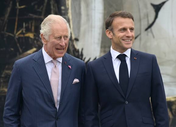 Entertainment Bilder des Tages Emmanuel Macron ( president de la Republique ) - Brigitte Macron ( Premiere Dame ) - Roi Charles III et la Reine Camilla pendant la visite a Notre Dame de Paris NEWS : Emmanuel Macron et le Roi Charles III a Notre Dame - Paris - 21 09 2023 FedericoPestellini Panoramic