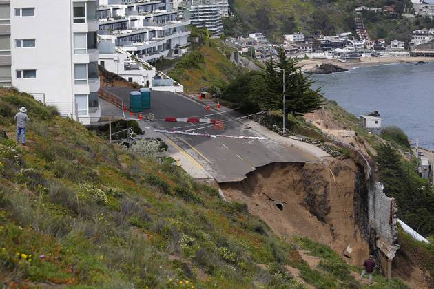 Vina el Mar, September 21, 2023 Work on sinkhole affecting buildings in the Cochoa sector Sebastian Cisternas Aton Chile, Chile Aton 747809  Copyright: SEBASTIANxCISTERNAS ATONxCHILE