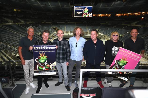 Entertainment Bilder des Tages Die Musikband DIE PRINZEN posieren bei einem Pressetermin zur Jubiläumstour 30 Jahre - 30 Hits - 30 Städte die am 18.10.2023 in der LanxessArena in Köln aktuelle Bandmitglieder Sebastian Krumbiegel, Tobias Künzel, Wofgang Lenk, Henri Schmidt, Jens Sembdner, Ali Zieme und Mathias Dietrich