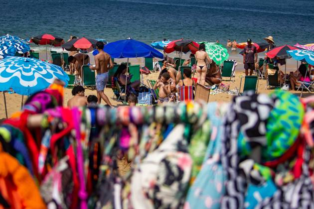 Movement of bathers on the red beach Rio de Janeiro (RJ) 09 25 2023 - BEACH WEATHER WEATHER - Movement of bathers on Vermelha beach, in Urca, south of Rio de Janeiro, this Monday (25) (Foto: Erica Martin Thenews2 imago images) Movement of bathers on the red beach Copyright: xEricaxMartinx