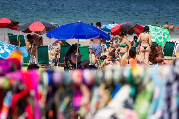 Movement of bathers on the red beach Rio de Janeiro (RJ) 09 25 2023 - BEACH WEATHER WEATHER - Movement of bathers on Vermelha beach, in Urca, south of Rio de Janeiro, this Monday (25) (Foto: Erica Martin Thenews2 imago images) Movement of bathers on the red beach Copyright: xEricaxMartinx