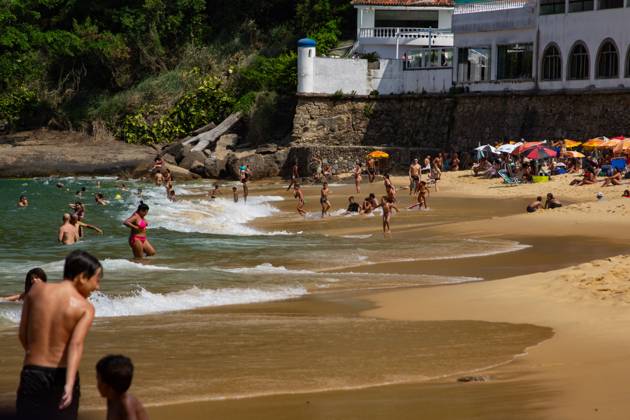 Movement of bathers on the red beach Rio de Janeiro (RJ) 09 25 2023 - BEACH WEATHER WEATHER - Movement of bathers on Vermelha beach, in Urca, south of Rio de Janeiro, this Monday (25) (Foto: Erica Martin Thenews2 imago images) Movement of bathers on the red beach Copyright: xEricaxMartinx