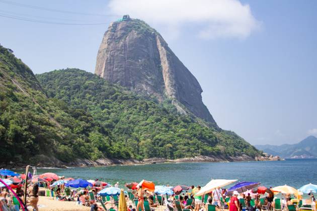 Movement of bathers on the red beach Rio de Janeiro (RJ) 09 25 2023 - BEACH WEATHER WEATHER - Movement of bathers on Vermelha beach, in Urca, south of Rio de Janeiro, this Monday (25) (Foto: Erica Martin Thenews2 imago images) Movement of bathers on the red beach Copyright: xEricaxMartinx