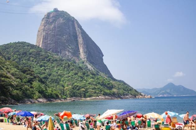 Movement of bathers on the red beach Rio de Janeiro (RJ) 09 25 2023 - BEACH WEATHER WEATHER - Movement of bathers on Vermelha beach, in Urca, south of Rio de Janeiro, this Monday (25) (Foto: Erica Martin Thenews2 imago images) Movement of bathers on the red beach Copyright: xEricaxMartinx