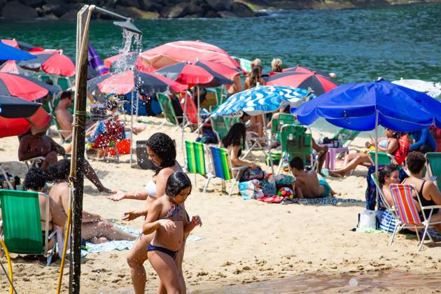Movement of bathers on the red beach Rio de Janeiro (RJ) 09 25 2023 - BEACH WEATHER WEATHER - Movement of bathers on Vermelha beach, in Urca, south of Rio de Janeiro, this Monday (25) (Foto: Erica Martin Thenews2 imago images) Movement of bathers on the red beach Copyright: xEricaxMartinx