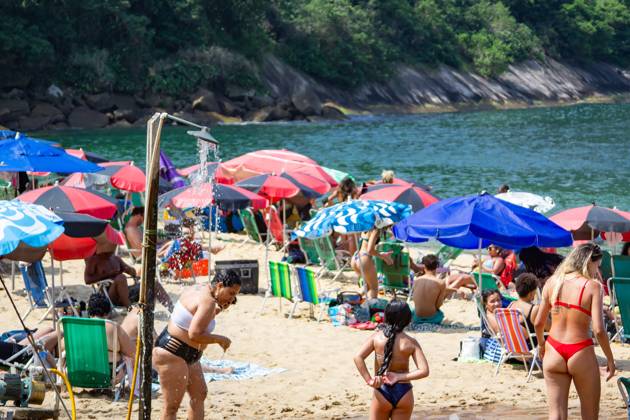 Movement of bathers on the red beach Rio de Janeiro (RJ) 09 25 2023 - BEACH WEATHER WEATHER - Movement of bathers on Vermelha beach, in Urca, south of Rio de Janeiro, this Monday (25) (Foto: Erica Martin Thenews2 imago images) Movement of bathers on the red beach Copyright: xEricaxMartinx