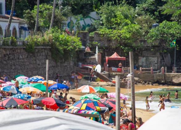 Movement of bathers on the red beach Rio de Janeiro (RJ) 09 25 2023 - BEACH WEATHER WEATHER - Movement of bathers on Vermelha beach, in Urca, south of Rio de Janeiro, this Monday (25) (Foto: Erica Martin Thenews2 imago images) Movement of bathers on the red beach Copyright: xEricaxMartinx