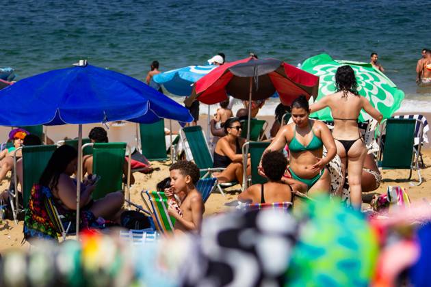 Movement of bathers on the red beach Rio de Janeiro (RJ) 09 25 2023 - BEACH WEATHER WEATHER - Movement of bathers on Vermelha beach, in Urca, south of Rio de Janeiro, this Monday (25) (Foto: Erica Martin Thenews2 imago images) Movement of bathers on the red beach Copyright: xEricaxMartinx