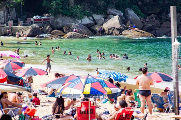Movement of bathers on the red beach Rio de Janeiro (RJ) 09 25 2023 - BEACH WEATHER WEATHER - Movement of bathers on Vermelha beach, in Urca, south of Rio de Janeiro, this Monday (25) (Foto: Erica Martin Thenews2 imago images) Movement of bathers on the red beach Copyright: xEricaxMartinx