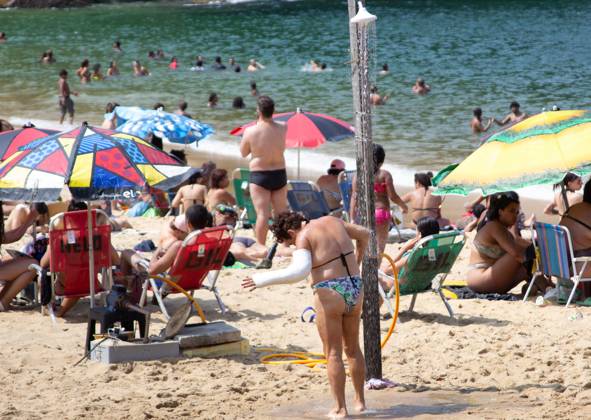 Movement of bathers on the red beach Rio de Janeiro (RJ) 09 25 2023 - BEACH WEATHER WEATHER - Movement of bathers on Vermelha beach, in Urca, south of Rio de Janeiro, this Monday (25) (Foto: Erica Martin Thenews2 imago images) Movement of bathers on the red beach Copyright: xEricaxMartinx
