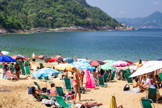 Movement of bathers on the red beach Rio de Janeiro (RJ) 09 25 2023 - BEACH WEATHER WEATHER - Movement of bathers on Vermelha beach, in Urca, south of Rio de Janeiro, this Monday (25) (Foto: Erica Martin Thenews2 imago images) Movement of bathers on the red beach Copyright: xEricaxMartinx