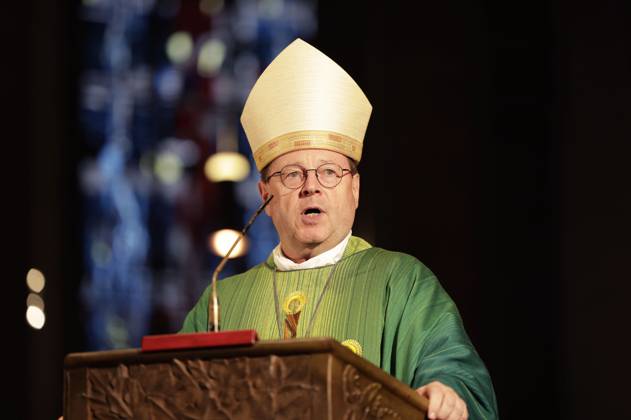 Georg Bätzing (Vorsitzender der Deutschen Bischofskonferenz, Bischof von Limburg) beim Eröffnungsgottesdienst zur Herbst-Vollversammlung der Deutschen Bischofskonferenz in St. Bonifatius. Wiesbaden, 25.09.2023