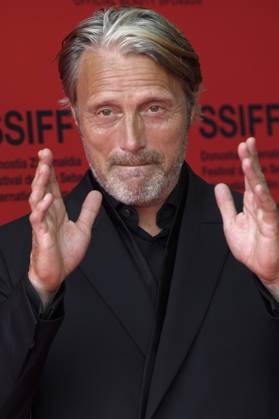 Mads Mikkelsen bei der Premiere des Kinofilms The Promised Land Bastarden auf dem 71. Internationalen Filmfestival San Sebastian Festival Internacional de Cine de San Sebastian im Theater Victoria Eugenia. San Sebastian, 26.09.2023