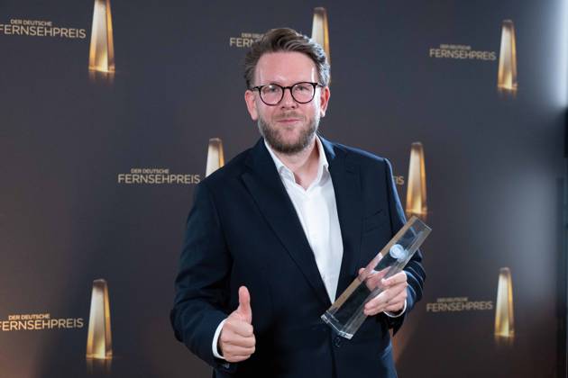 Entertainment Bilder des Tages Preistraeger Jakob LUNDT, Autor, Bestes Buch Unterhaltung Verleihung des Deutschen Fernsehpreises, Die Nacht der Kreativen - Der Deutsche Fernsehpreis 2023, Deutscher Fernsehpreis 2023 in Koeln, am 27.09.2022.