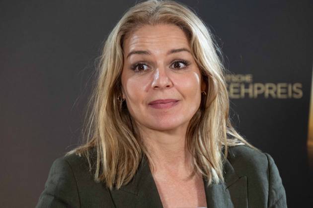 Preistraegerin Nina VUKOVIC, Regisseurin Beste Regie Fiktion, Roter Teppich, Red Carpet Show, Ankunft, arrival, Verleihung des Deutschen Fernsehpreises, Die Nacht der Kreativen - Der Deutsche Fernsehpreis 2023, Deutscher Fernsehpreis 2023 in Koeln, am 27.09.2022.