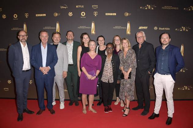 Marc Terjung, Stephan Lamby, Burkhardt Weiß, Thomas Lueckerath, Milena Seyberth, Nanni Erben, Astrid Quentell, Shary Reeves, Michaela Hummel, Valerie Niehaus, Wolf Bauer und Daniel Guhl bei der Verleihung des Deutschen Fernsehpreises 2023 - Die Nacht der Kreativen in der Flora Köln. Köln, 27.09.2023
