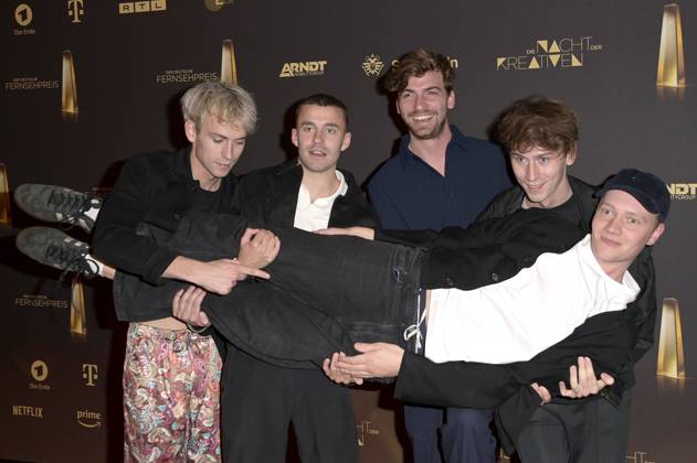 Oskar Belton, Leo Fuchs, Max Mattis, Emil Belton und Bruno Alexander bei der Verleihung des Deutschen Fernsehpreises 2023 - Die Nacht der Kreativen in der Flora Köln. Köln, 27.09.2023