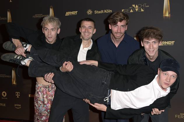 Oskar Belton, Leo Fuchs, Max Mattis, Emil Belton und Bruno Alexander bei der Verleihung des Deutschen Fernsehpreises 2023 - Die Nacht der Kreativen in der Flora Köln. Köln, 27.09.2023